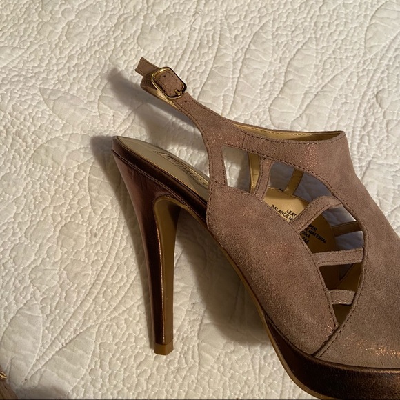 AUDREY BROOKE HEELS, Size 7 - Picture 6 of 13
